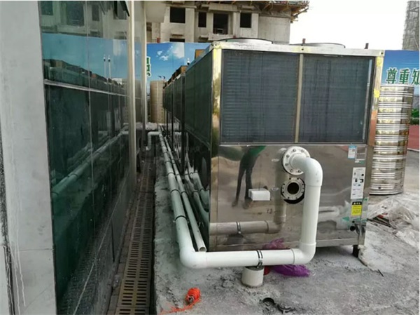 打造体育馆恒温泳池就用的空气源热泵机组